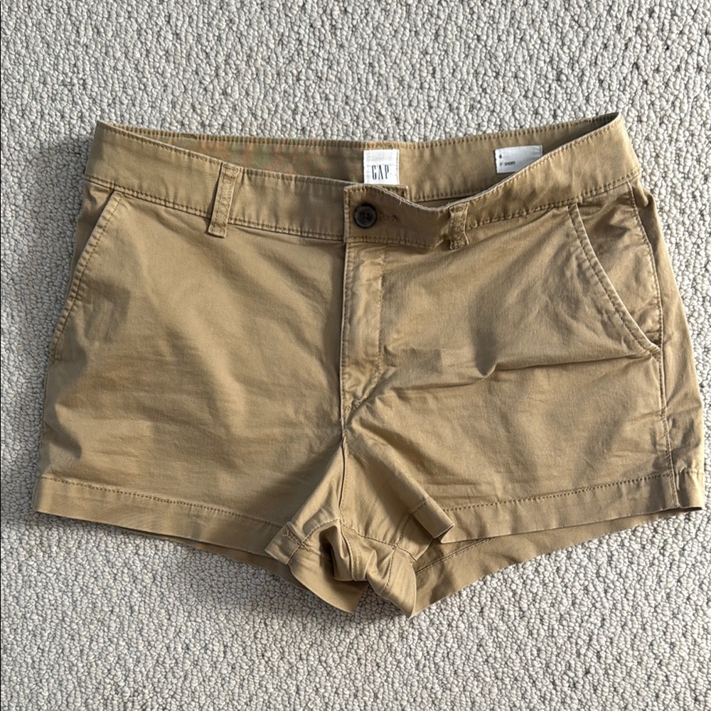 GAP Women's city shorts. Worn once. Excellent condition.